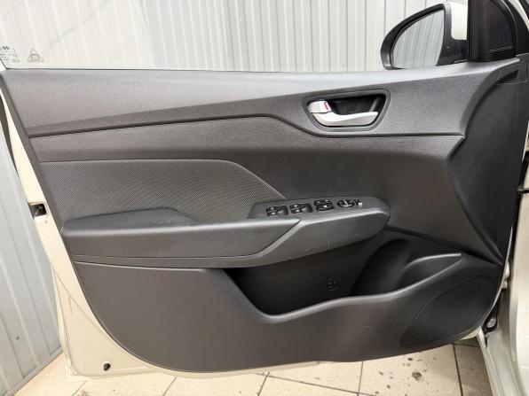 Hyundai Solaris II с пробегом 2019 года, цена 1 380 000 рублей, 109380 км, седан, Автокод Объявления
