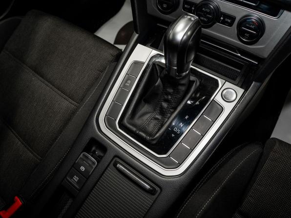 Volkswagen Passat B7 с пробегом 2015 года, цена 1 490 000 рублей, 112355 км, универсал, Автокод Объявления