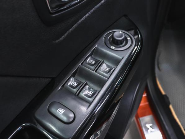 Renault Kaptur I с пробегом 2017 года, цена 1 350 000 рублей, 112897 км, внедорожник, Автокод Объявления
