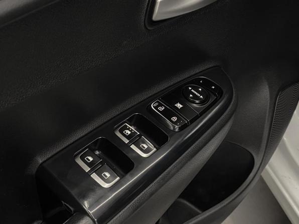 Kia Rio IV с пробегом 2019 года, цена 995 000 рублей, 100000 км, седан, Автокод Объявления