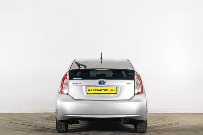 Toyota Prius III Рестайлинг (XW30) с пробегом 2013 года, цена 1 279 000 рублей, 300000 км, лифтбек, Автокод Объявления