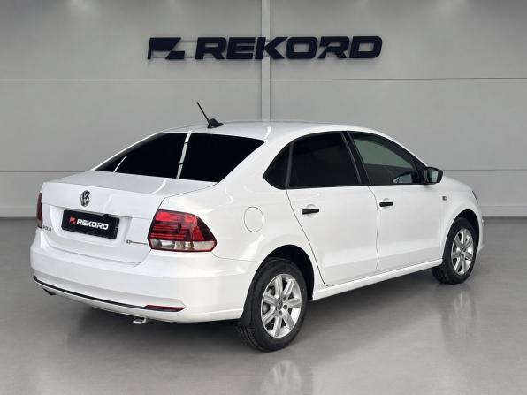 Volkswagen Polo V Рестайлинг с пробегом 2018 года, цена 1 049 000 рублей, 98020 км, седан, Автокод Объявления