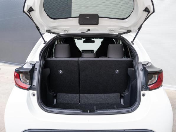 Toyota Yaris IV с пробегом 2021 года, цена 1 198 000 рублей, 77021 км, хэтчбек, Автокод Объявления