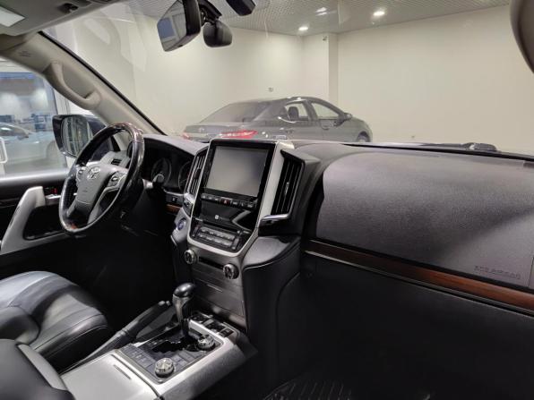 Toyota Land Cruiser 200 Series Рестайлинг 2 с пробегом 2018 года, цена 6 747 000 рублей, 151675 км, внедорожник, Автокод Объявления
