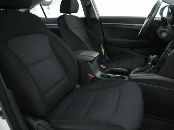 Hyundai Elantra VI (AD) с пробегом 2016 года, цена 946 000 рублей, 253600 км, седан, Автокод Объявления