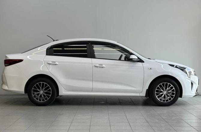 Kia Rio IV Рестайлинг с пробегом 2022 года, цена 1 890 000 рублей, 8971 км, седан, Автокод Объявления