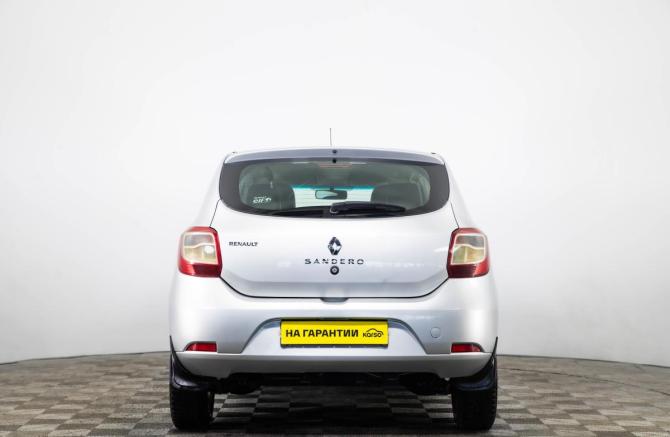 Renault Sandero II с пробегом 2016 года, цена 859 000 рублей, 132800 км, хэтчбек, Автокод Объявления