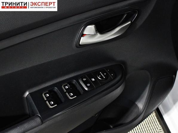 Kia Rio IV Рестайлинг с пробегом 2021 года, цена 1 997 000 рублей, 65576 км, хэтчбек, Автокод Объявления