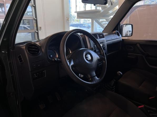 Suzuki Jimny III Рестайлинг 2 с пробегом 2013 года, цена 1 394 000 рублей, 106457 км, внедорожник, Автокод Объявления