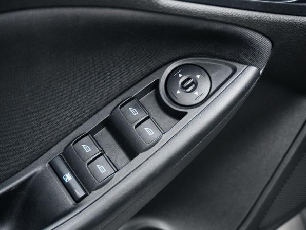 Ford Focus III Рестайлинг с пробегом 2016 года, цена 1 030 000 рублей, 128000 км, хэтчбек, Автокод Объявления