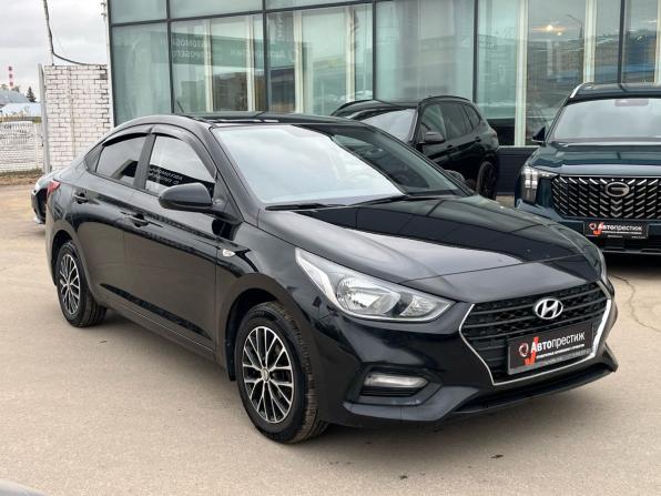 Hyundai Solaris II с пробегом 2018 года, цена 870 000 рублей, 328508 км, седан, Автокод Объявления