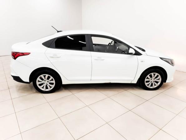 Hyundai Solaris II Рестайлинг с пробегом 2021 года, цена 1 420 000 рублей, 64174 км, седан, Автокод Объявления