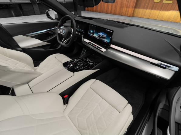 BMW 5 серии VIII (G60/G61/G68) с пробегом 2024 года, цена 7 000 000 рублей, 15377 км, седан, Автокод Объявления