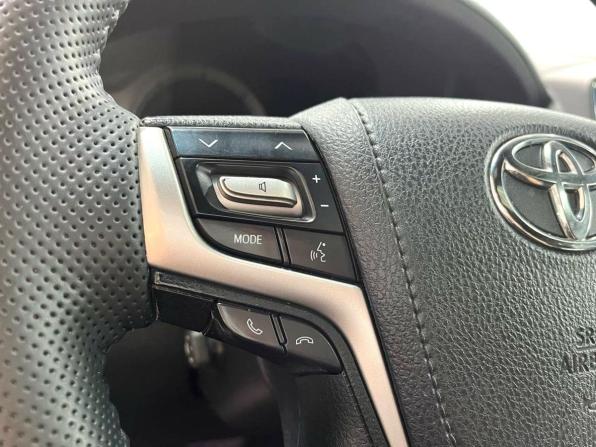 Toyota Land Cruiser 200 Series Рестайлинг 2 с пробегом 2017 года, цена 5 999 900 рублей, 240106 км, внедорожник, Автокод Объявления