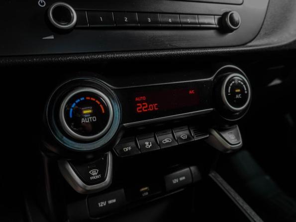 Kia Rio IV Рестайлинг с пробегом 2021 года, цена 1 589 000 рублей, 59520 км, седан, Автокод Объявления