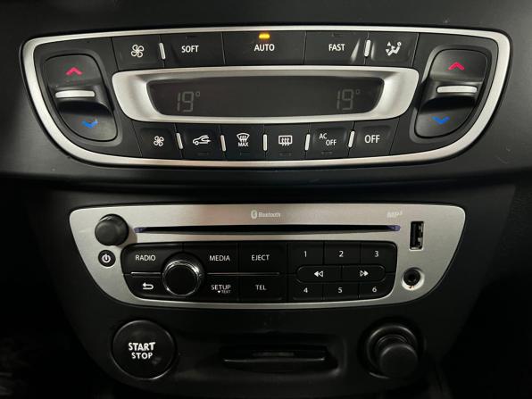 Renault Fluence I Рестайлинг с пробегом 2016 года, цена 900 000 рублей, 141000 км, седан, Автокод Объявления