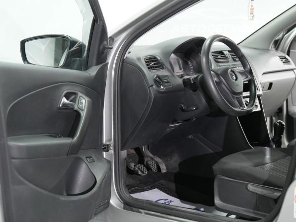 Volkswagen Polo V Рестайлинг с пробегом 2018 года, цена 970 000 рублей, 149000 км, седан, Автокод Объявления