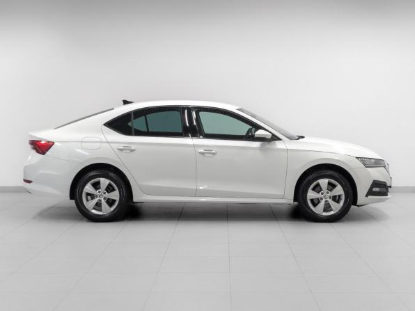 Skoda Octavia IV (A8) с пробегом 2021 года, цена 2 410 000 рублей, 39440 км, лифтбек, Автокод Объявления