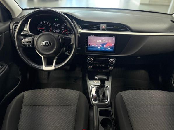 Kia Rio IV Рестайлинг с пробегом 2021 года, цена 1 610 000 рублей, 102800 км, седан, Автокод Объявления