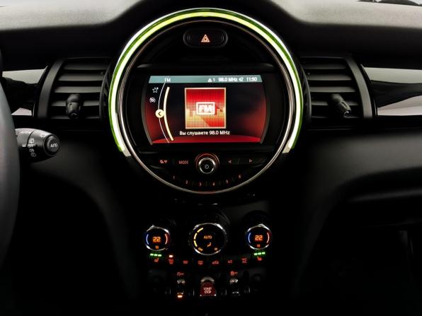 Mini Hatch III (F55/F56) Рестайлинг с пробегом 2019 года, цена 2 095 000 рублей, 43219 км, хэтчбек, Автокод Объявления