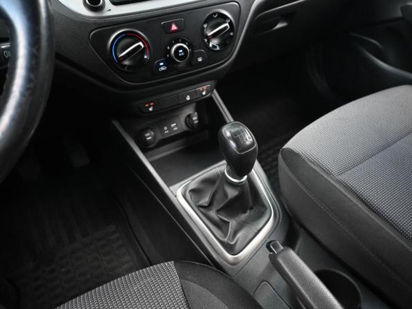 Hyundai Solaris II с пробегом 2017 года, цена 1 249 000 рублей, 138784 км, седан, Автокод Объявления