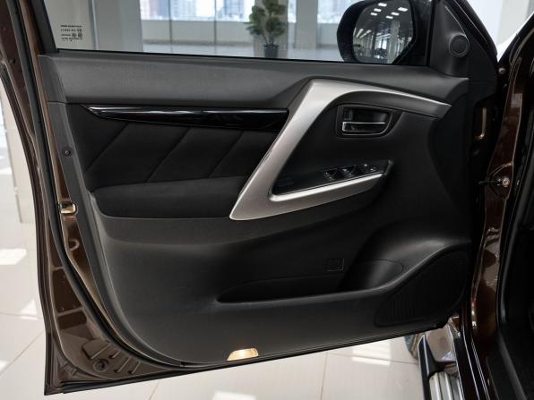 Mitsubishi Pajero Sport III с пробегом 2018 года, цена 2 996 000 рублей, 75718 км, внедорожник, Автокод Объявления