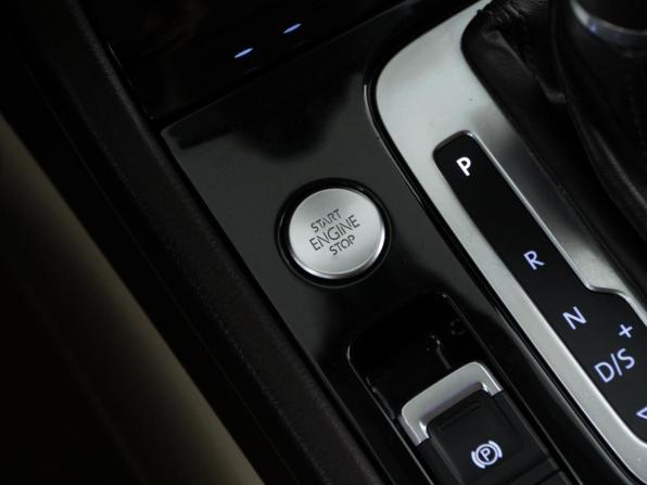 Volkswagen Touareg II Рестайлинг с пробегом 2015 года, цена 3 397 444 рубля, 123520 км, внедорожник, Автокод Объявления