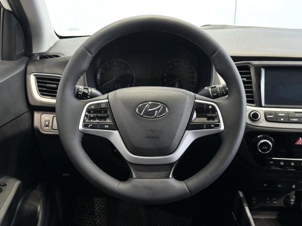 Hyundai Solaris II с пробегом 2017 года, цена 1 345 000 рублей, 163250 км, седан, Автокод Объявления