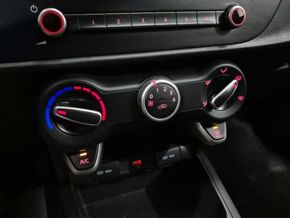 Kia Rio IV Рестайлинг с пробегом 2021 года, цена 1 700 000 рублей, 74874 км, хэтчбек, Автокод Объявления
