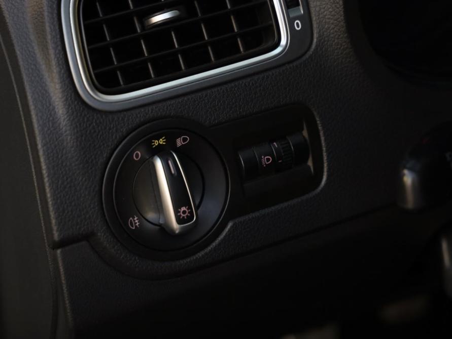 Volkswagen Polo V Рестайлинг Санкт-Петербург  - изображение 19