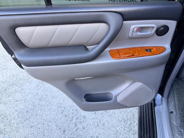 Toyota Land Cruiser 100 Series Рестайлинг 2 с пробегом 2006 года, цена 2 300 000 рублей, 383911 км, внедорожник, Автокод Объявления