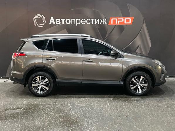 Toyota RAV4 IV (XA40) Рестайлинг с пробегом 2017 года, цена 1 880 000 рублей, 228343 км, внедорожник, Автокод Объявления