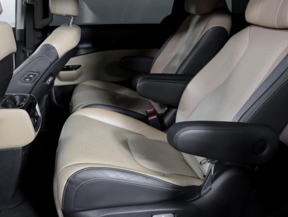 Kia Carnival IV с пробегом 2021 года, цена 4 699 000 рублей, 52673 км, минивэн, Автокод Объявления