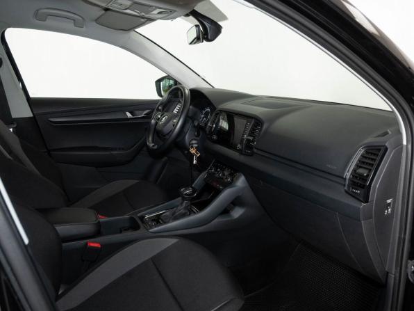 Skoda Karoq I с пробегом 2021 года, цена 2 492 000 рублей, 52665 км, внедорожник, Автокод Объявления