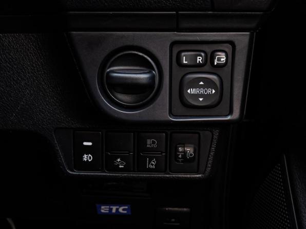 Toyota Corolla XI (E160 E170) Рестайлинг 2 с пробегом 2018 года, цена 1 180 000 рублей, 171766 км, универсал, Автокод Объявления