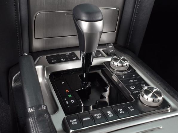 Toyota Land Cruiser 200 Series Рестайлинг 2 с пробегом 2016 года, цена 5 995 997 рублей, 238737 км, внедорожник, Автокод Объявления