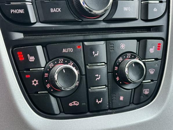 Opel Astra J с пробегом 2011 года, цена 649 000 рублей, 175278 км, хэтчбек, Автокод Объявления