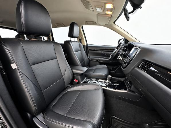 Mitsubishi Outlander III Рестайлинг 2 с пробегом 2017 года, цена 1 780 000 рублей, 202235 км, внедорожник, Автокод Объявления