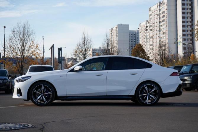 BMW 5 серии VIII (G60/G61/G68) с пробегом 2023 года, цена 7 550 000 рублей, 41500 км, седан, Автокод Объявления