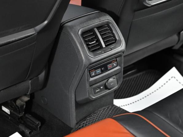 Volkswagen Tiguan II с пробегом 2018 года, цена 2 299 000 рублей, 99000 км, внедорожник, Автокод Объявления