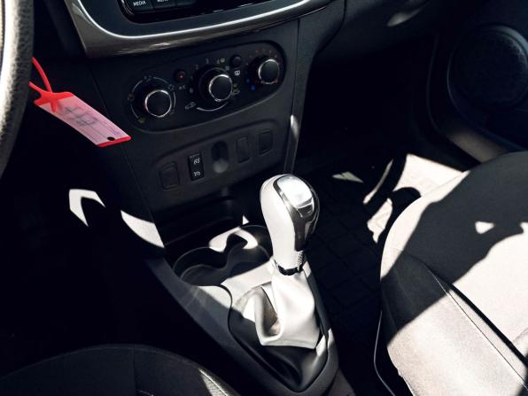 Renault Sandero II с пробегом 2017 года, цена 1 245 000 рублей, 32460 км, хэтчбек, Автокод Объявления