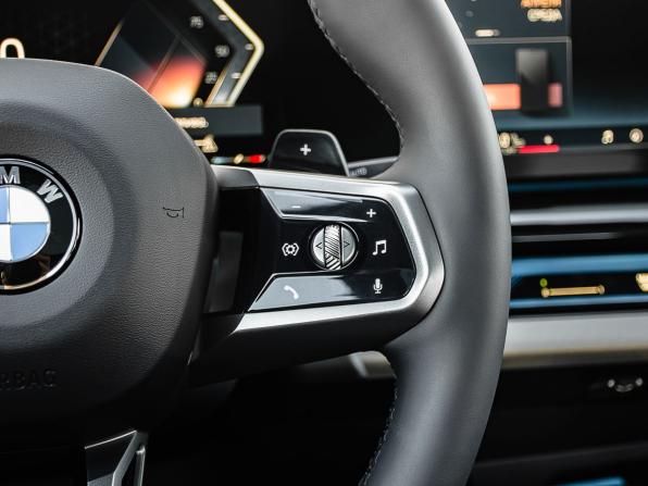 BMW 5 серии VIII (G60/G61/G68) с пробегом 2025 года, цена 8 690 000 рублей, 16 км, седан, Автокод Объявления
