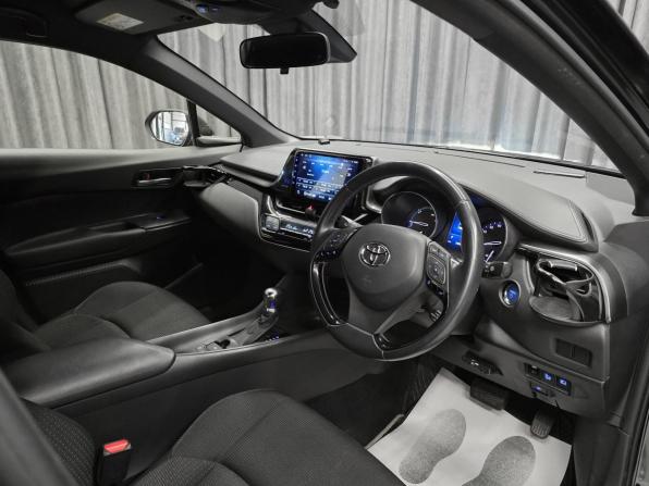 Toyota C-HR I с пробегом 2018 года, цена 2 000 000 рублей, 74000 км, внедорожник, Автокод Объявления