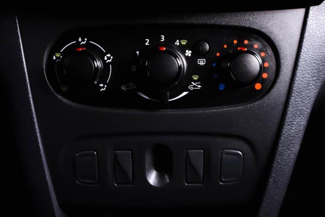 Renault Sandero II Рестайлинг с пробегом 2019 года, цена 849 000 рублей, 24000 км, хэтчбек, Автокод Объявления