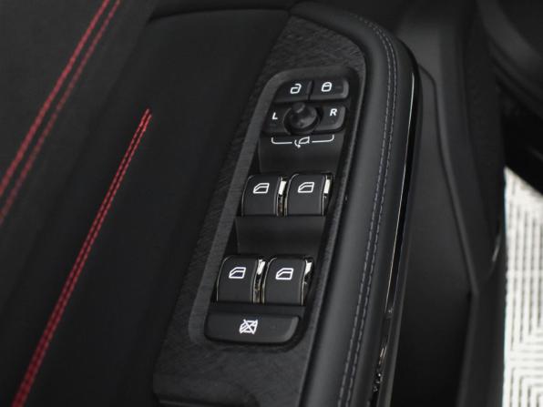 Lynk &amp; Co 05 с пробегом 2023 года, цена 3 047 980 рублей, 40740 км, внедорожник, Автокод Объявления