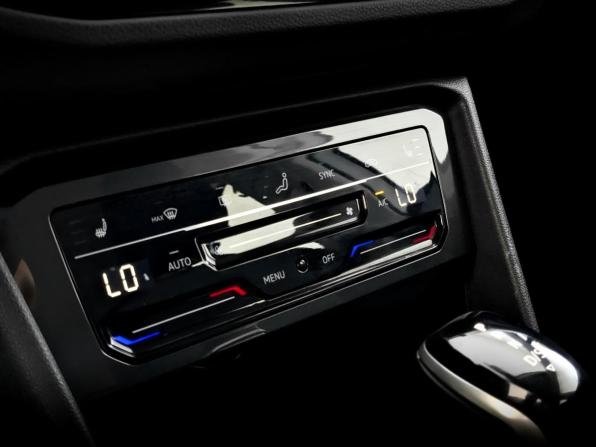 Volkswagen Tiguan II Рестайлинг с пробегом 2021 года, цена 2 700 000 рублей, 73888 км, внедорожник, Автокод Объявления