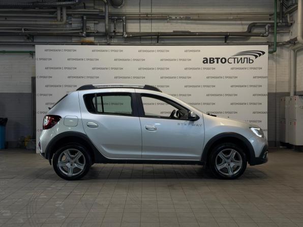 Renault Sandero II Рестайлинг с пробегом 2020 года, цена 1 229 000 рублей, 66950 км, хэтчбек, Автокод Объявления