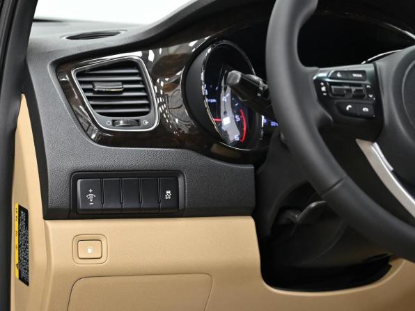 Kia Carnival III с пробегом 2019 года, цена 2 399 000 рублей, 137000 км, минивэн, Автокод Объявления