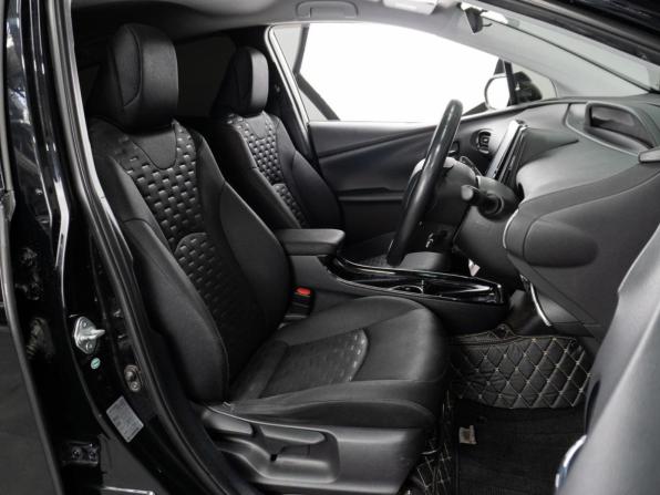 Toyota Prius IV (XW50) с пробегом 2017 года, цена 1 849 000 рублей, 311272 км, лифтбек, Автокод Объявления