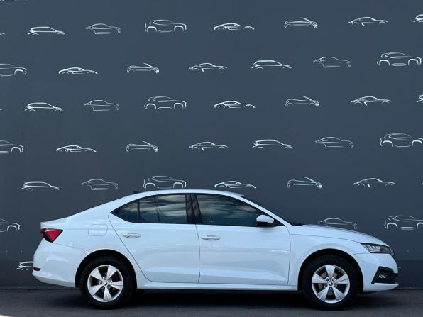 Skoda Octavia IV (A8) с пробегом 2021 года, цена 2 253 300 рублей, 65630 км, лифтбек, Автокод Объявления